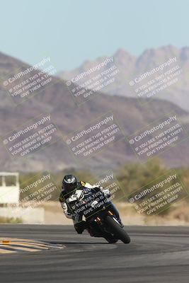 media/Oct-30-2025-Racers Edge (Thu) [[dabbdaf680]]/3-B Group/Session 2 (Turn 14)/